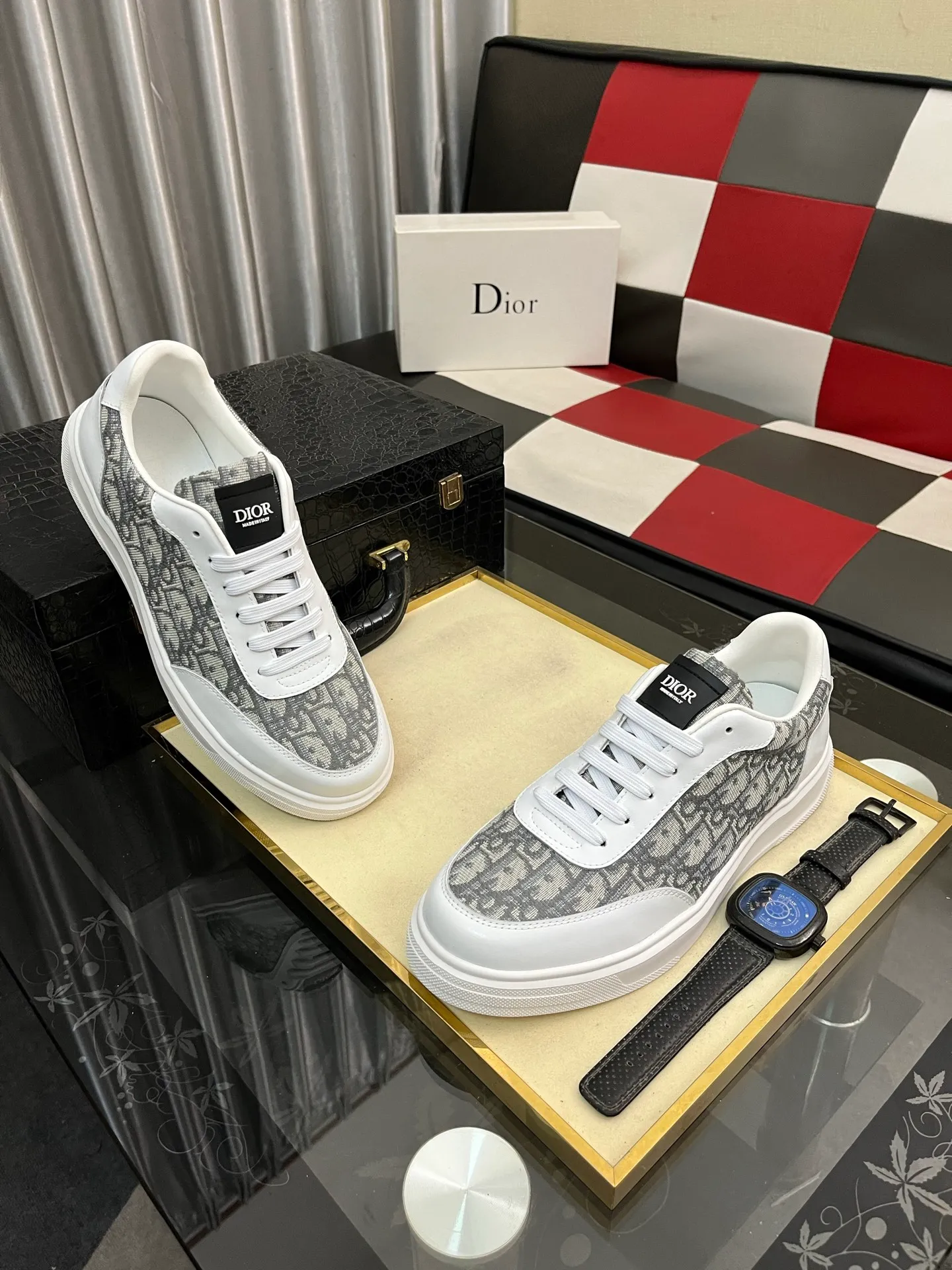 Men's shoes 💰400⌚️⌚️【Dior*DIAO】original quality.~ Unique modern style sneakers. 🏃A must-have casual shoe for trendy men😍😍 Original brand imported from Italy, imported original leather, sheep lining (refuses to discolor and grind feet) Sole: Original sole provided by the original factory, French lazy style design ⚠️Fit to the feet Original quality code number: 38-443️⃣Colors available
